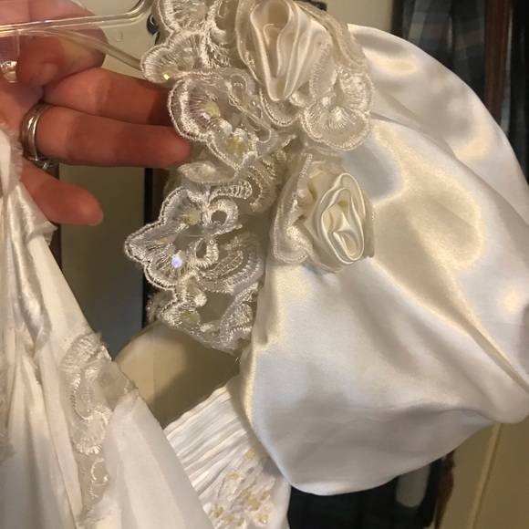 Vintage Alfred Angelo Beautiful Sequined Full Length Puff Sleeved Wedding Gown. - Picture 11 of 17